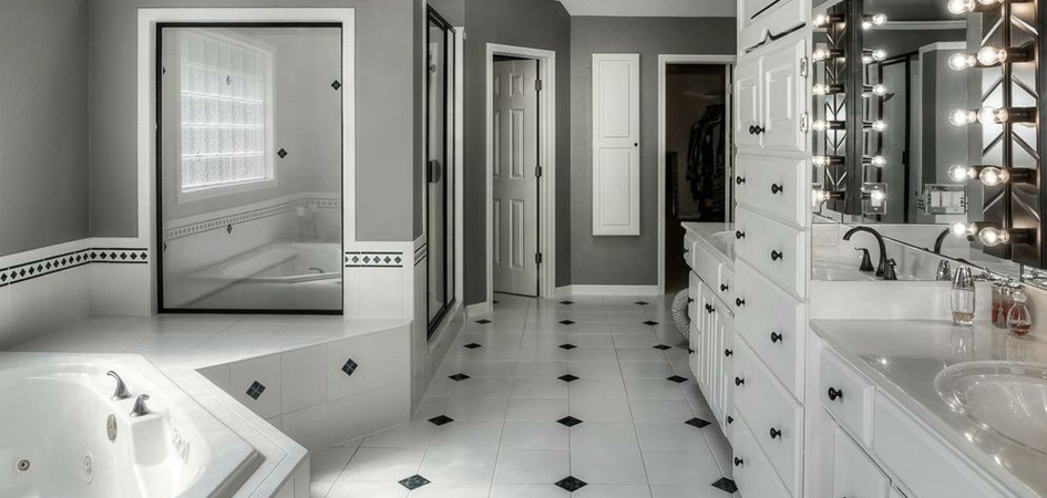 Omaha Homes with Luxury Baths