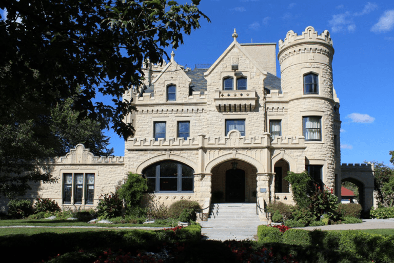 The 8 Hottest Neighborhoods to Buy a Home in Omaha Right Now